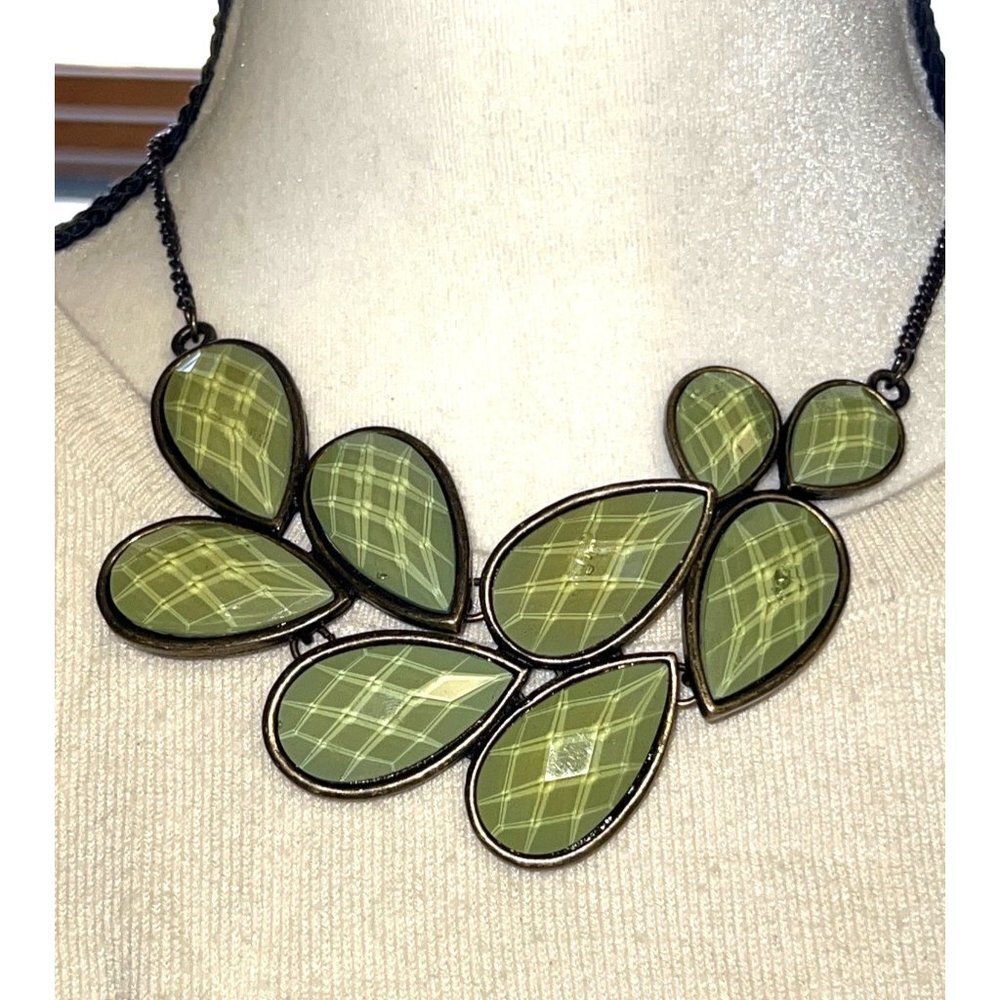 Green Statement Faceted Tear Drop Necklace -- 17"